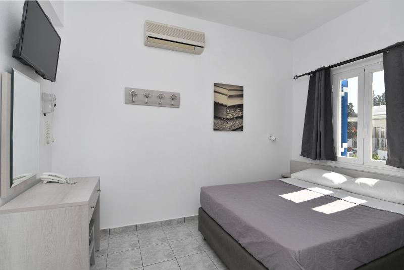 Standard Triple Studio image 2