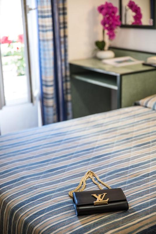 Economy Double Room image 3