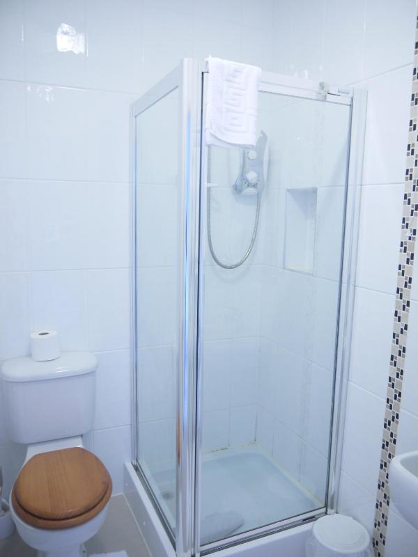 Double Room image 4