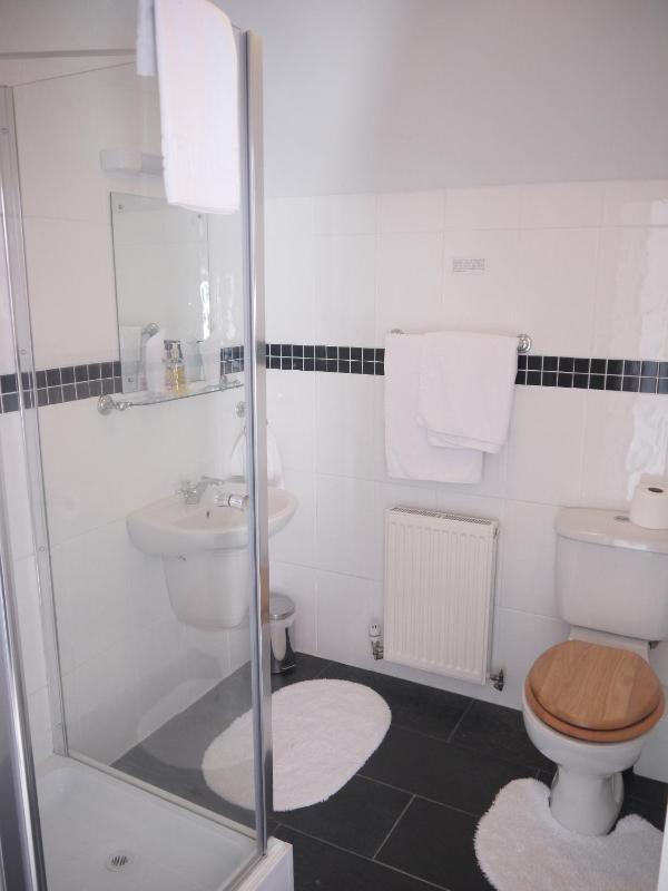 Double Room image 3