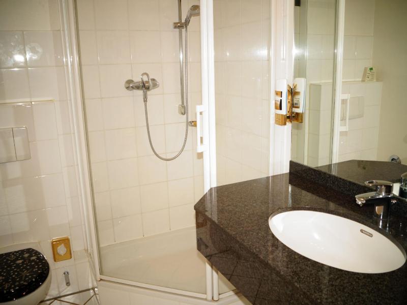 Single Room image 4