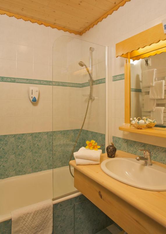 Standard Double Room image 4