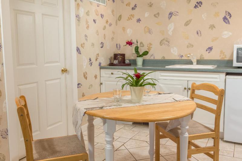 One-Bedroom Cottage image 4