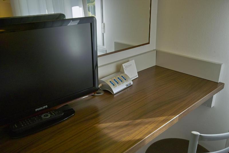 Standard Double Room with  Sea View and Balcony  image 3