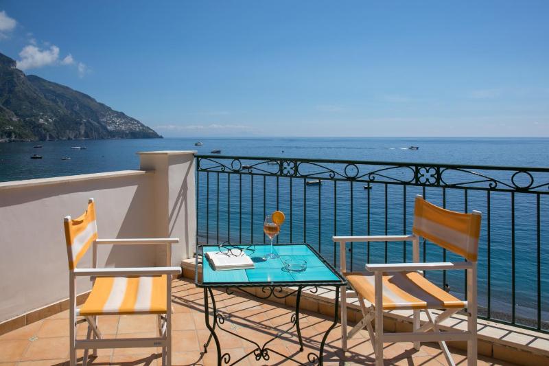 Triple Room with Terrace image 2