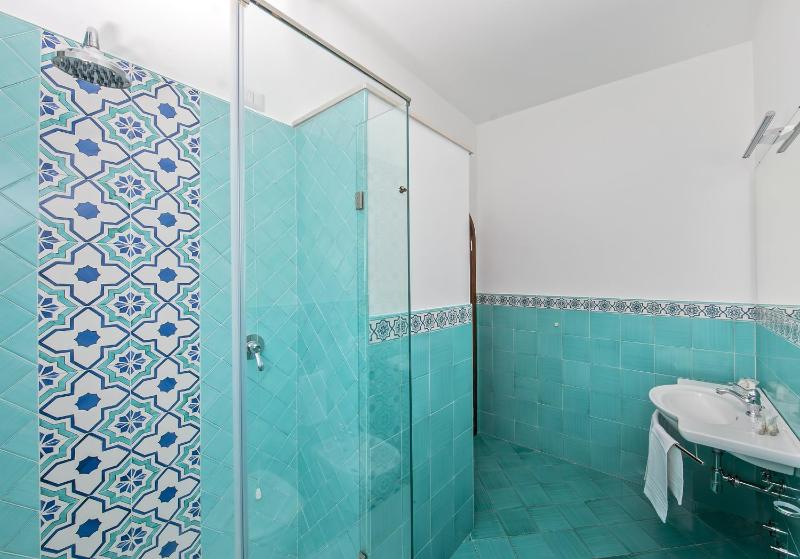 Quadruple Room with Sea View image 3