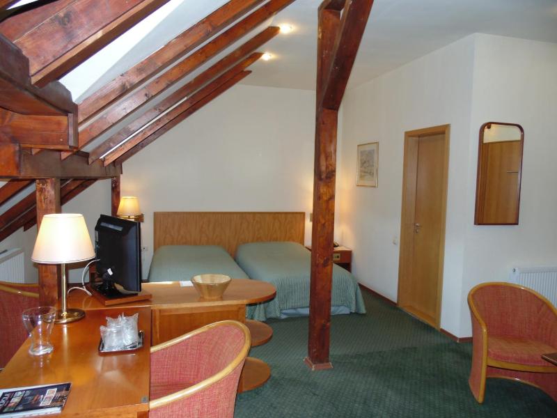 Standard Quadruple Room image 4