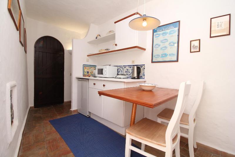 Twin Room image 4