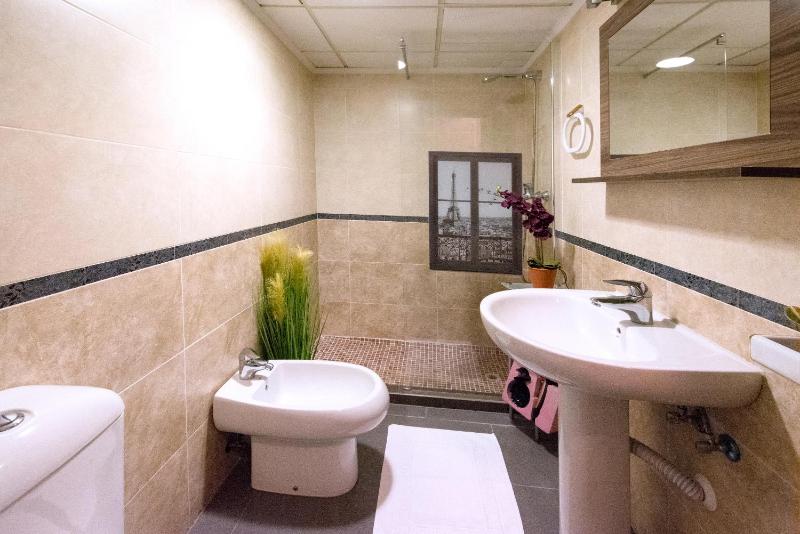 One-Bedroom Apartment image 3