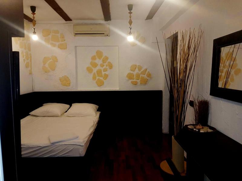 Double Room with Private Bathroom image 2