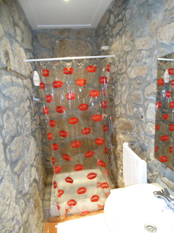 Six-Bedroom House image 3