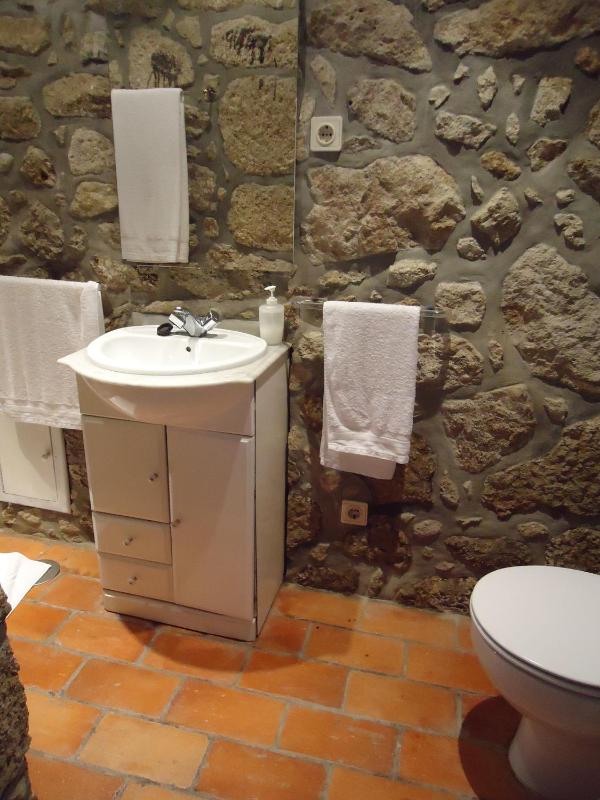 Six-Bedroom House image 4