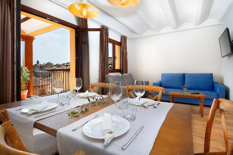 Three-Bedroom Apartment image 4