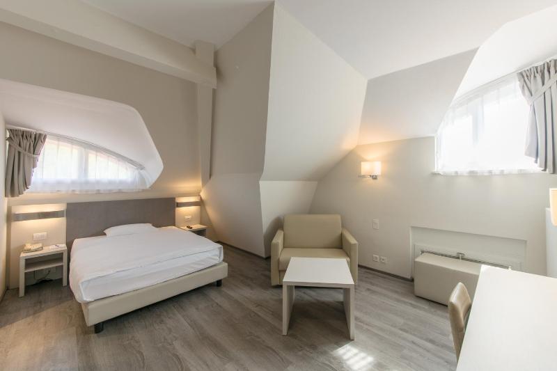 Individual Room image 2