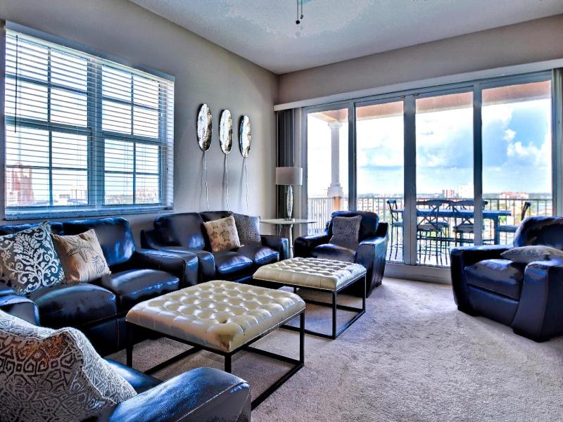 Harborview Grande 700 Waterfront Condo - image 14