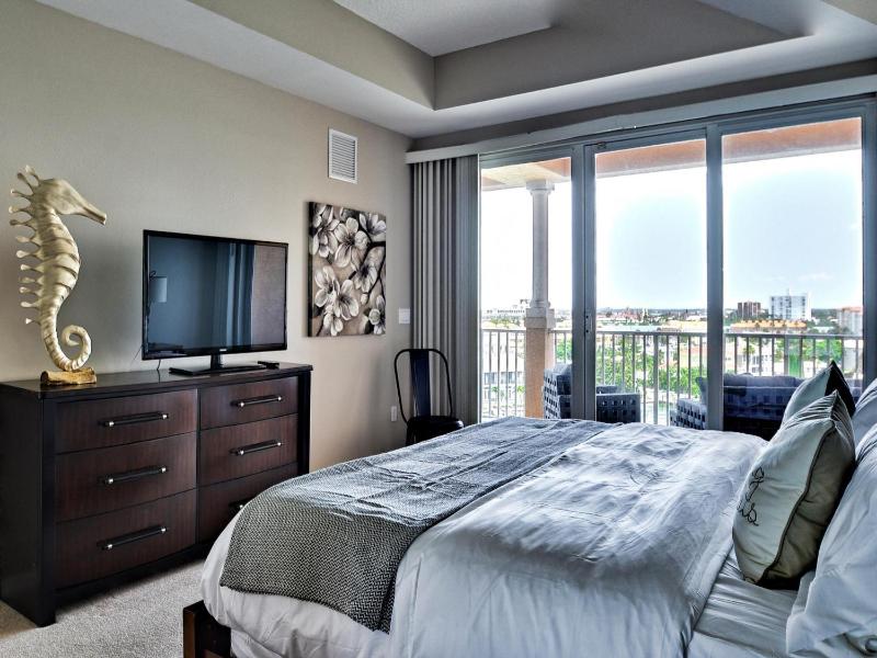 Harborview Grande 700 Waterfront Condo - image 10