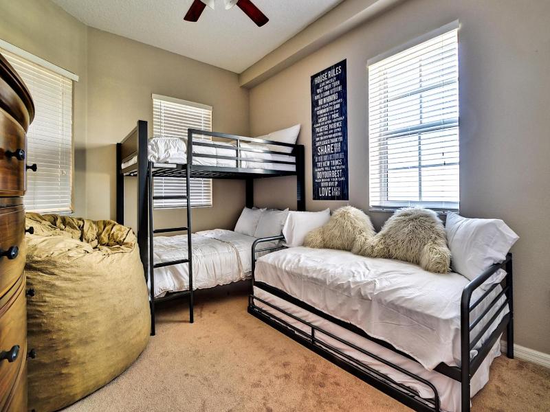 Harborview Grande 700 Waterfront Condo - image 15