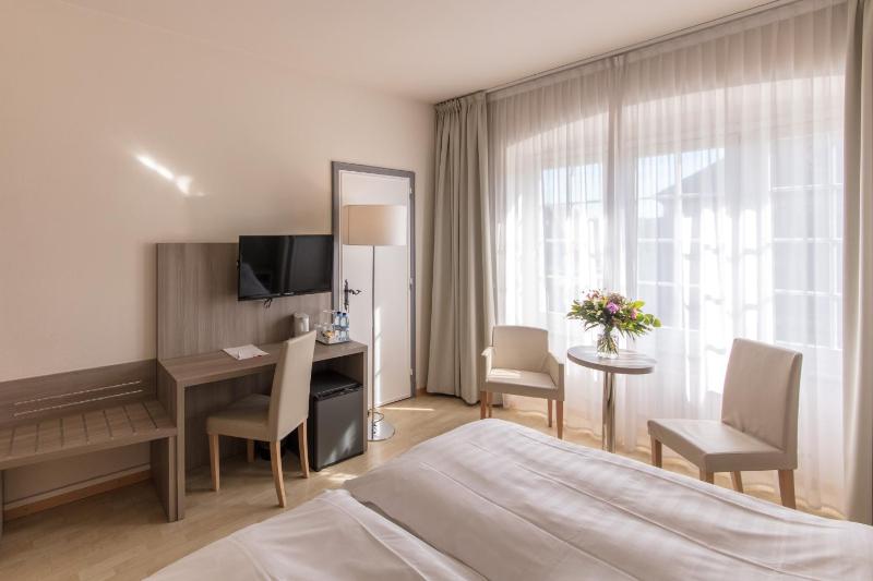 Superior Double Room image 3
