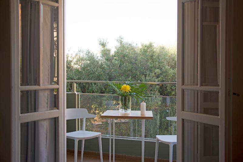 Triple Room with Balcony image 1