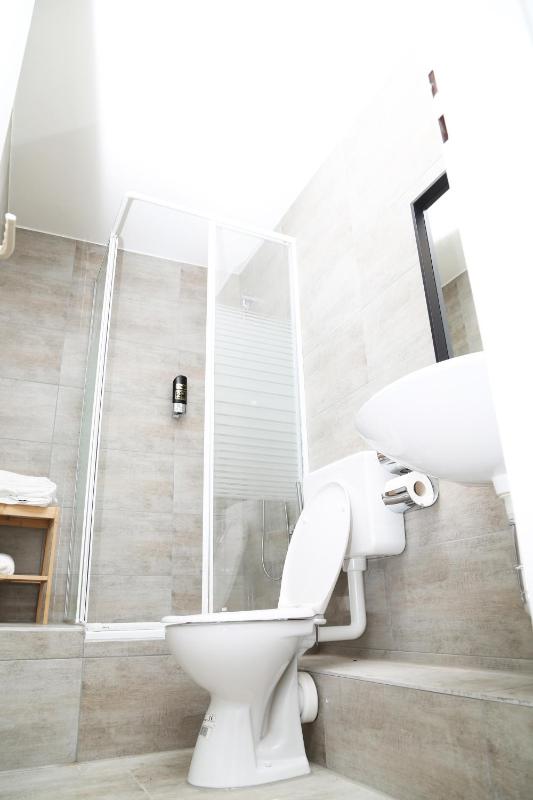 Twin Room with Shared Bathroom image 2