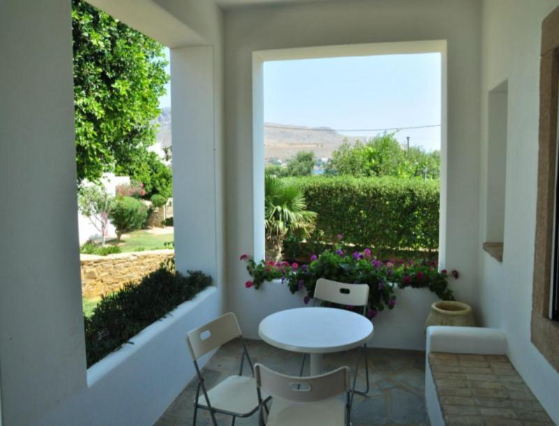 Deluxe Two-Bedroom Suite with Garden View image 3