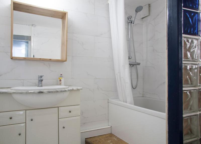 One-Bedroom Apartment image 3