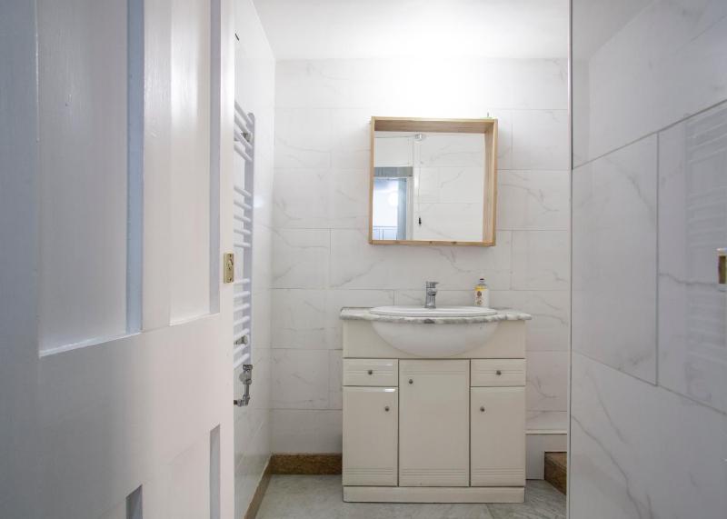 One-Bedroom Apartment image 2