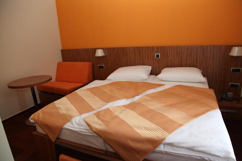 Double or Twin Room image 2