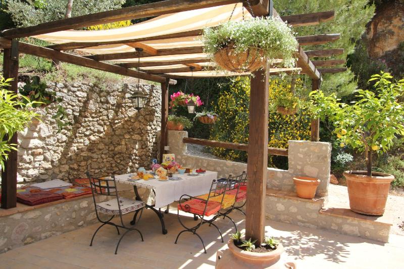 Quadruple Room with Terrace image 1