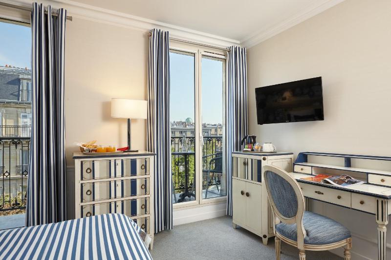 Deluxe Double Room with Balcony image 3