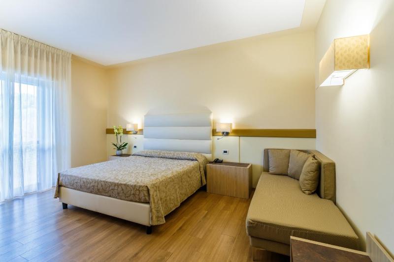 Superior Triple Room image 1