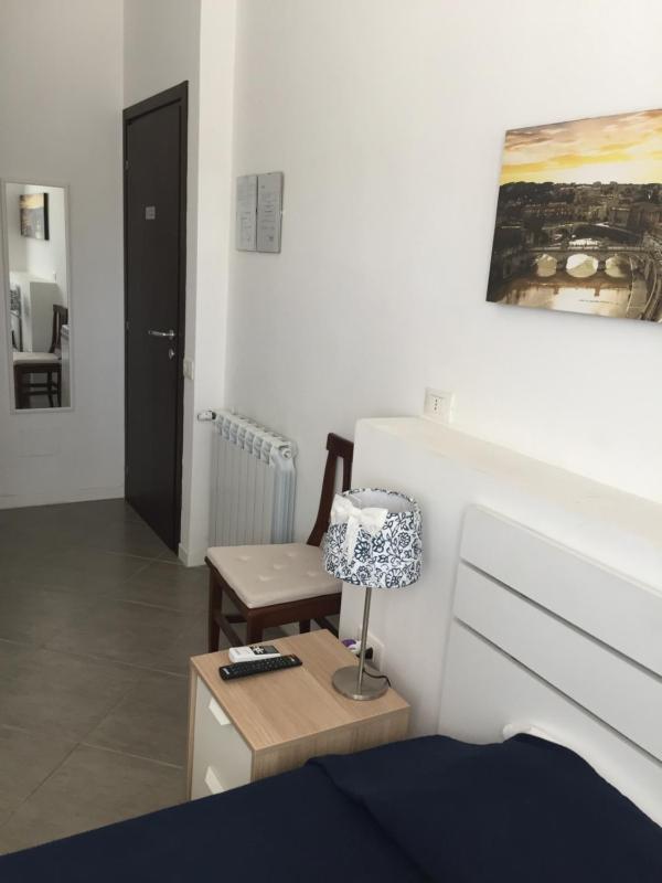 Standard Single Room image 4