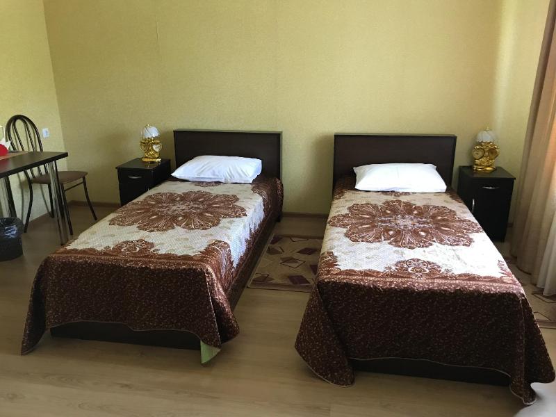 Twin Room with Shower image 3