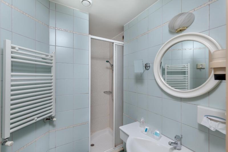 Single Room image 3