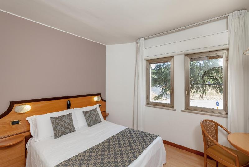 Single Room image 4