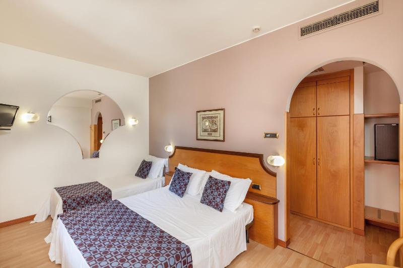 Triple Room image 3