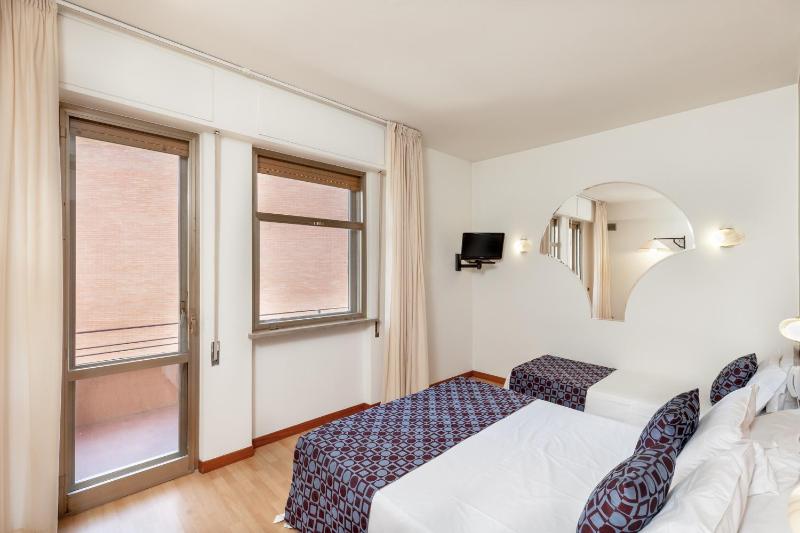 Triple Room image 2
