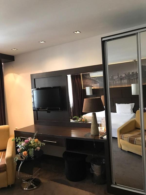 Standard Double or Twin Room image 4