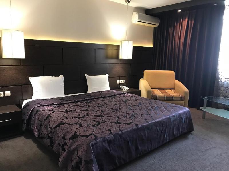 Standard Double or Twin Room image 3