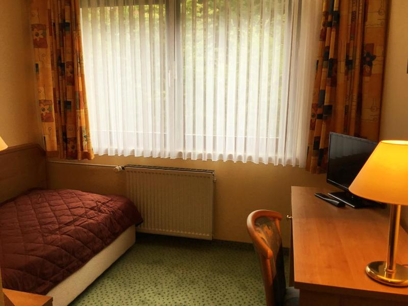 Standard Single Room image 2