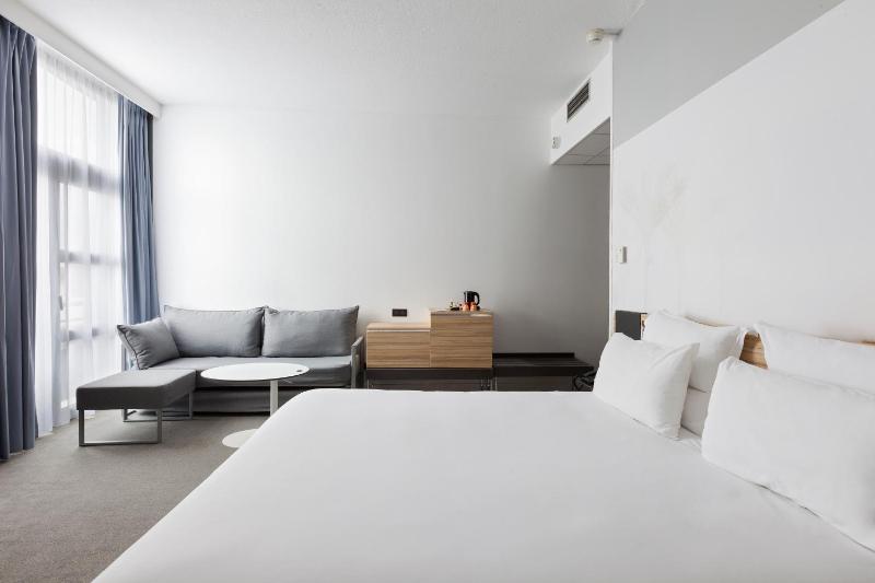 Classic Double Room with Sofa Bed image 2