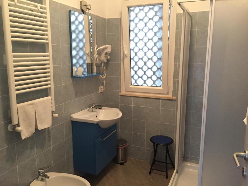 Triple Room with Private Bathroom image 2