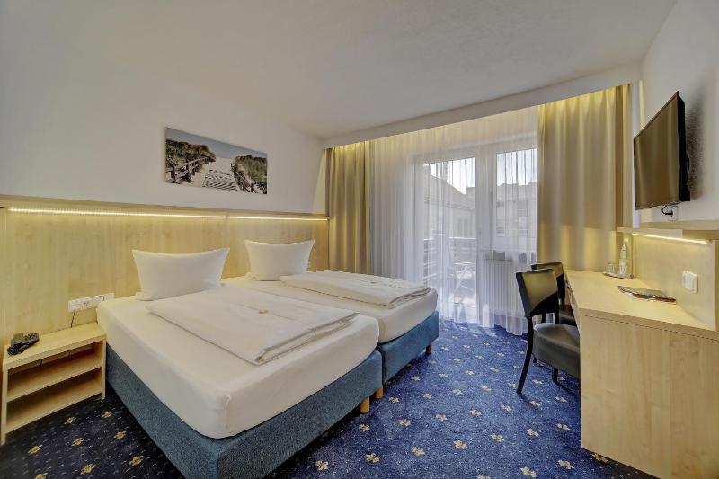 Comfort Double Room with Balcony image 4