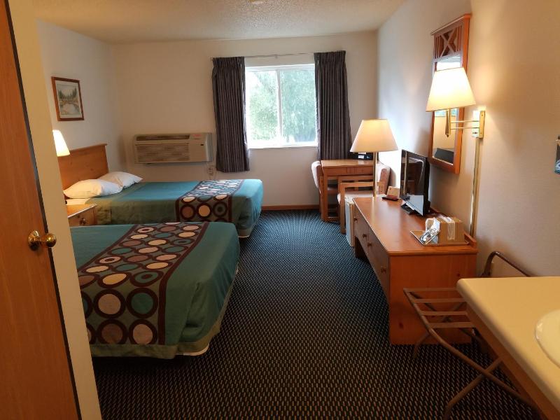 Family Room with Two Double Beds - Non-Smoking image 4