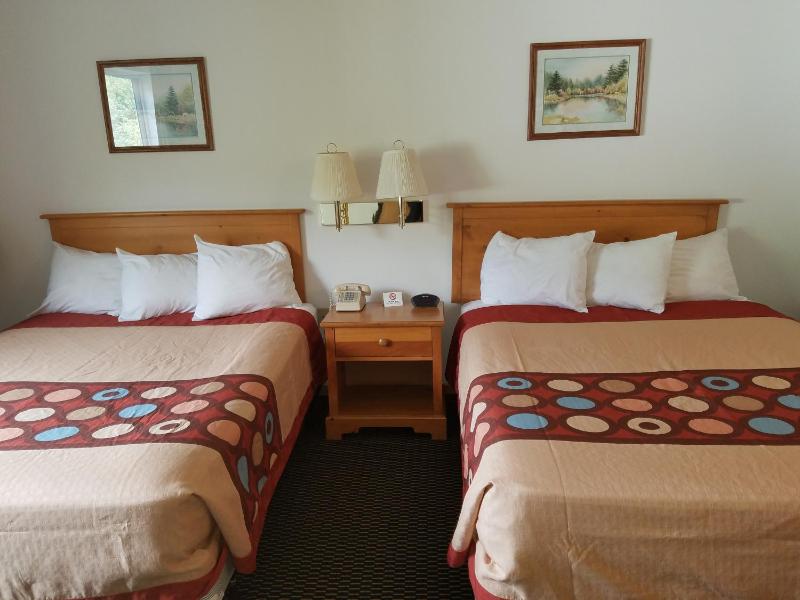Standard Family Room with Two Queen Beds - Non-Smoking image 4