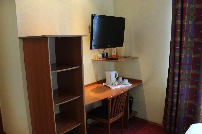 Twin Room image 2