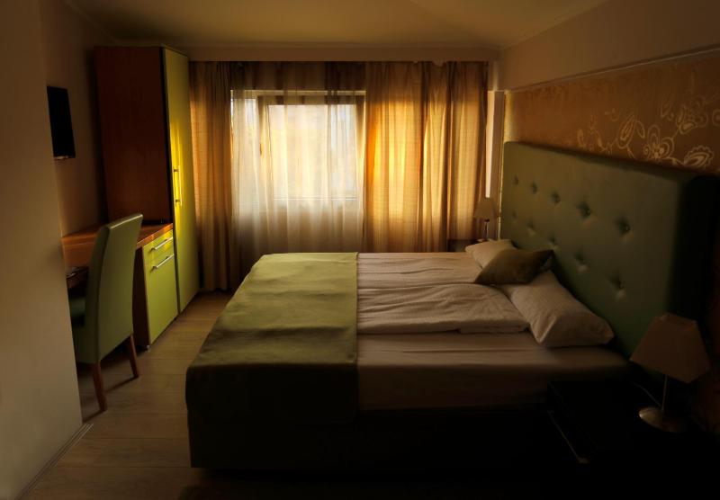 Twin Room with Extra Sofa Bed image 3