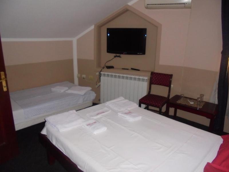 Triple Room with Shower image 2