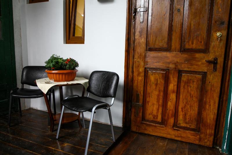 One-Bedroom Apartment image 1