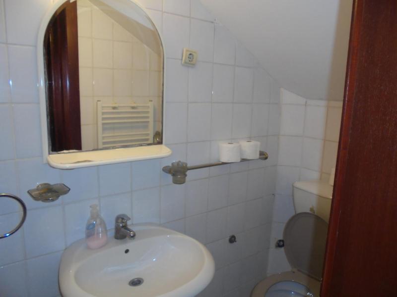 Twin Room with Bathroom image 2